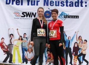 2012 Oberfränkische-Berglaufmeisterinnen 2012 Luisa Tischendorf und Paula Benker (2)